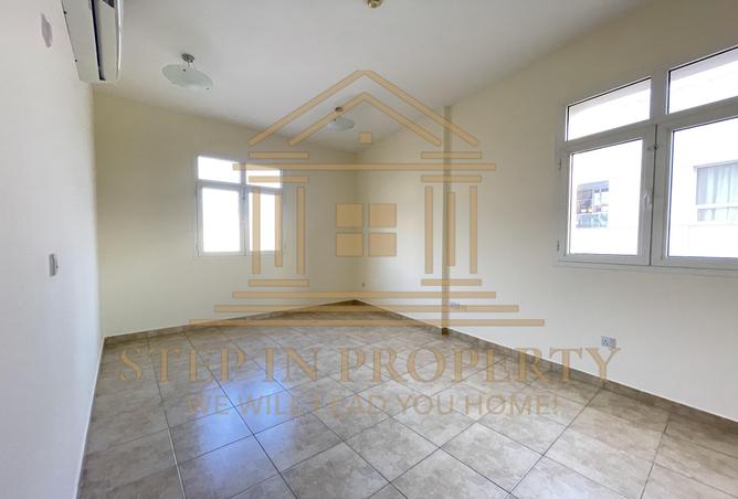 964229 - Property Image 3