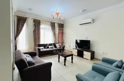 Apartment - 4 Bedrooms - 4 Bathrooms for rent in Umm Al Seneem Street - Ain Khaled - Doha