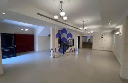 فيلا - 3 غرف نوم - 3 حمامات للايجار في الغرافة - الغرافة - الدوحة