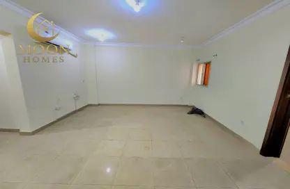 Apartment - 1 Bedroom - 2 Bathrooms for rent in Umm Ghwailina Comm - Umm Ghuwalina - Umm Ghuwailina - Doha