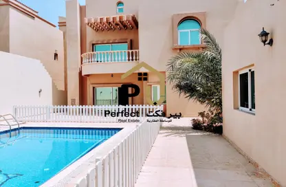 فيلا - 5 غرف نوم - 6 حمامات للايجار في كاب 30 دي اتش ال - جنوب الدحيل - الدحيل - الدوحة