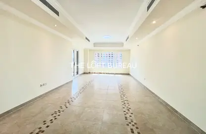 Apartment - 2 Bedrooms - 3 Bathrooms for rent in West Porto Drive - Porto Arabia - The Pearl Island - Doha