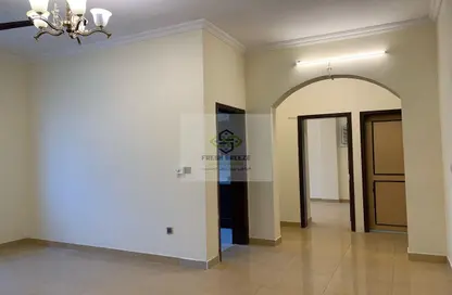 Apartment - 2 Bedrooms - 2 Bathrooms for rent in Umm Ghuwailina 4 - Umm Ghuwailina - Doha
