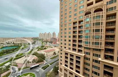 Apartment - 1 Bedroom - 2 Bathrooms for rent in Tower 18 - Porto Arabia - The Pearl Island - Doha