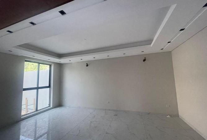 966510 - Property Image 3