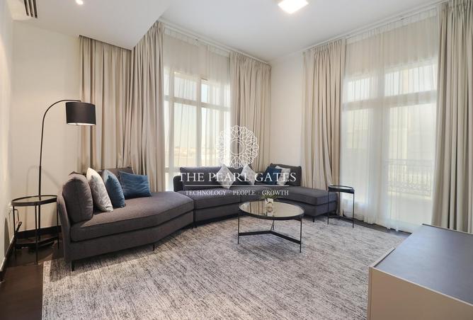 881392 - Property Image 2