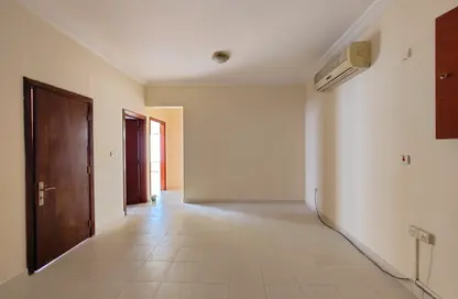 Apartment - 2 Bedrooms - 2 Bathrooms for rent in Hadramout Street - Doha Al Jadeed - Doha