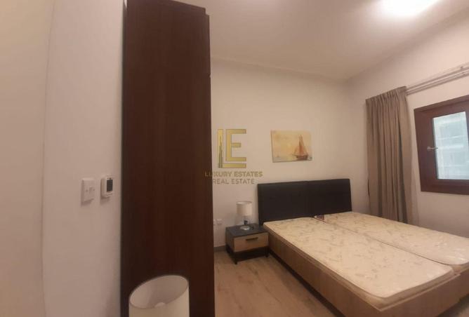 907232 - Property Image 3