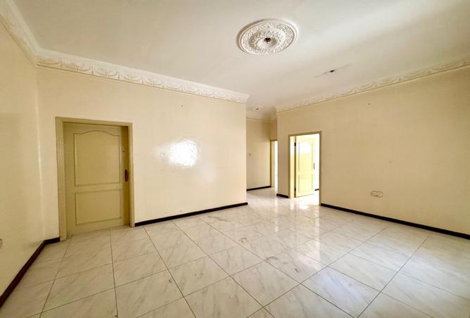 907404 - Property Image 2