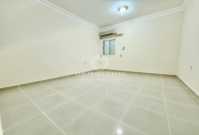 970204 - Property Image 3