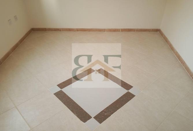 933543 - Property Image 2