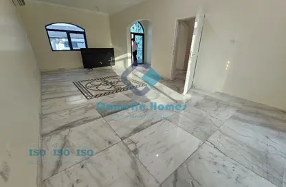 مجمع سكني - 5 غرف نوم - 4 حمامات للايجار في الهلال - الهلال - الدوحة