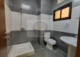 صورةحمام لـ: شقة - 3 غرف نوم - 3 حمامات للكراء في شارع النصر - النصر - الدوحة, صورة 1