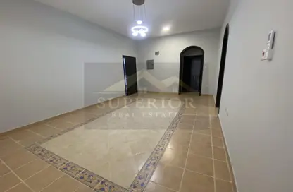 شقة - 2 غرف نوم - 3 حمامات للايجار في شارع المطار القديم - طريق المطار القديم - الدوحة