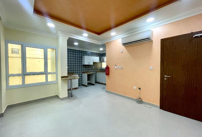 Apartment - 1 Bedroom - 1 Bathroom for rent in Bin Omran 46 - Fereej Bin Omran - Doha