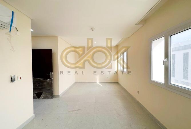 974433 - Property Image 3