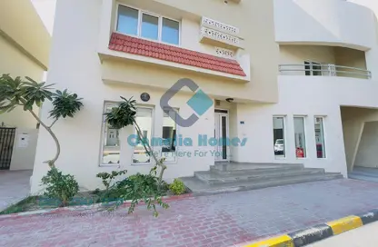 Compound - 3 Bedrooms - 5 Bathrooms for rent in Muraikh - AlMuraikh - Doha