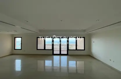 Apartment - 2 Bedrooms - 2 Bathrooms for rent in West Porto Drive - Porto Arabia - The Pearl Island - Doha