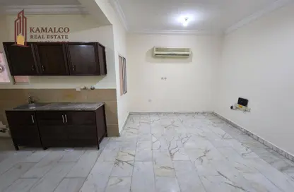 Apartment - 1 Bedroom - 1 Bathroom for rent in Umm Ghuwalina - Umm Ghuwailina - Doha
