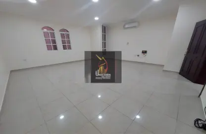 Apartment - 2 Bedrooms - 2 Bathrooms for rent in Al Kinana Street - Al Sadd - Doha