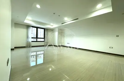 Apartment - 2 Bedrooms - 2 Bathrooms for rent in West Porto Drive - Porto Arabia - The Pearl Island - Doha