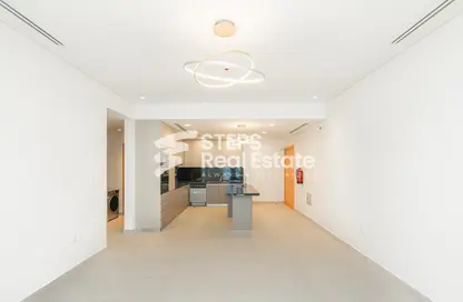 Apartment - 1 Bedroom - 2 Bathrooms for rent in The Garden - Floresta Gardens - The Pearl Island - Doha