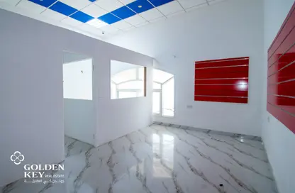 Shop - Studio - 1 Bathroom for rent in Musheireb - Musheireb - Doha