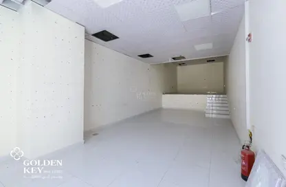 محل تجاري - استوديو - 2 حمامات للايجار في شارع  بو هامو - أبو هامور - الدوحة
