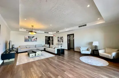 Apartment - 3 Bedrooms - 3 Bathrooms for rent in West Porto Drive - Porto Arabia - The Pearl Island - Doha