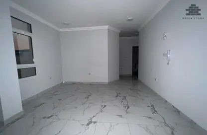 Apartment - 3 Bedrooms - 2 Bathrooms for rent in Umm Ghwailina Comm - Umm Ghuwalina - Umm Ghuwailina - Doha