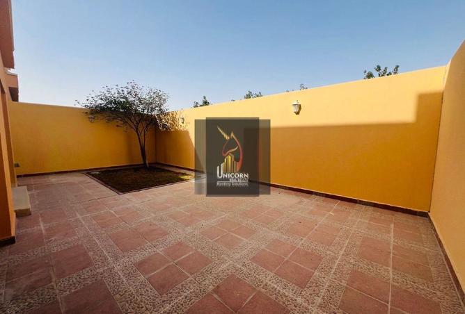 985221 - Property Image 2