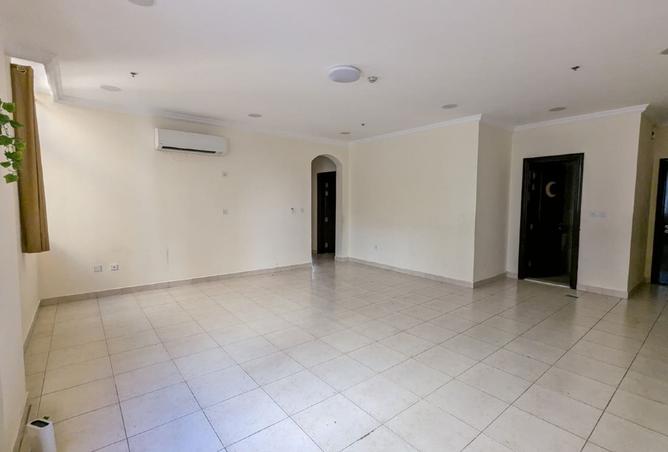 956177 - Property Image 3