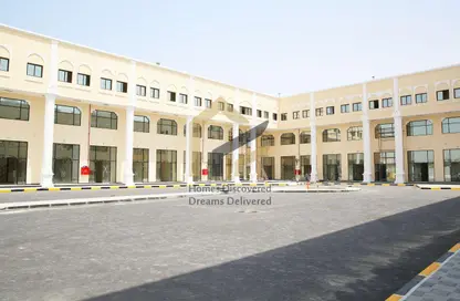 محل تجاري - استوديو - 1 حمام للايجار في مجمع الشيخة هدى - الغرافة - الدوحة