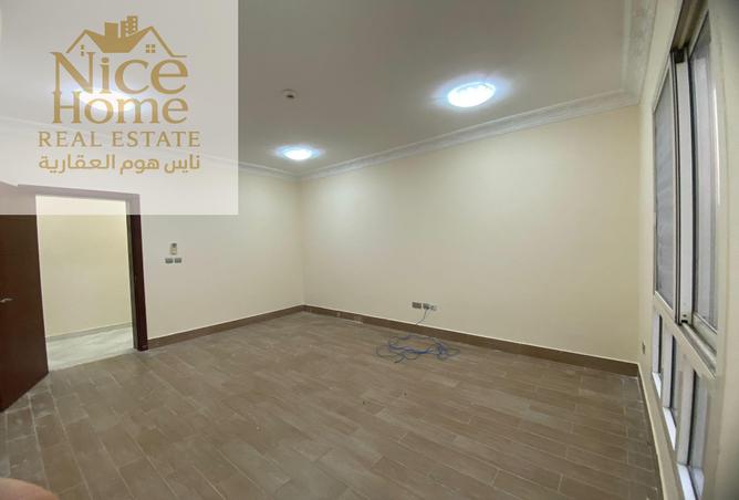 910402 - Property Image 2