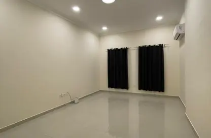 Apartment - 2 Bedrooms - 2 Bathrooms for rent in Muraikh Tower - Ras Abu Aboud - Doha