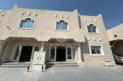 فيلا - 3 غرف نوم - 4 حمامات للايجار في شارع الهناء - الغرافة - الدوحة