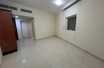 Apartment - 2 Bedrooms - 1 Bathroom for rent in Thabit Bin Zaid Street - Al Mansoura - Doha