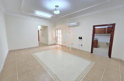 شقة - 3 غرف نوم - 2 حمامات للايجار في شارع المطار القديم - طريق المطار القديم - الدوحة
