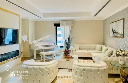 Apartment - 1 Bedroom - 2 Bathrooms for rent in West Porto Drive - Porto Arabia - The Pearl Island - Doha