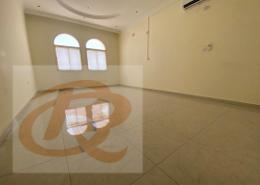 صورةغرفة فارغة لـ: فيلا - 8 غرف نوم - 7 حمامات للكراء في الهلال - الهلال - الدوحة, صورة 1