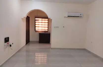 Apartment - Studio - 1 Bathroom for rent in Izghawa - Izghawa - Doha