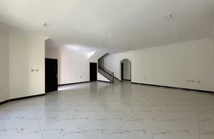 فيلا - 5 غرف نوم - 4 حمامات للايجار في فلل عين خالد - عين خالد - الدوحة