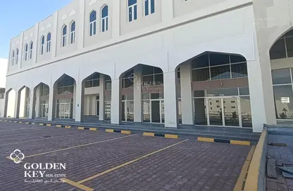 محل تجاري - استوديو للايجار في شارع الصناعية الشرقي - بركة العوامر - الوكرة