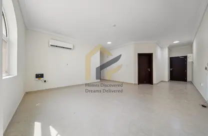 Apartment - 3 Bedrooms - 2 Bathrooms for rent in Salaja Street - Doha Al Jadeed - Doha