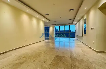 شقة - 3 غرف نوم - 5 حمامات للبيع في برج زجزاج  ب - أبراج زجزاج - الخليج الغربي - الدوحة