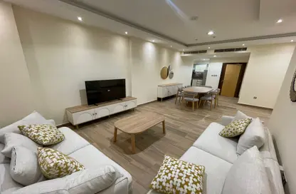 Apartment - 2 Bedrooms - 2 Bathrooms for rent in Ramada Commercial Building - Al Rawabi Street - Al Muntazah - Doha
