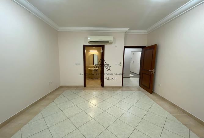 892418 - Property Image 3