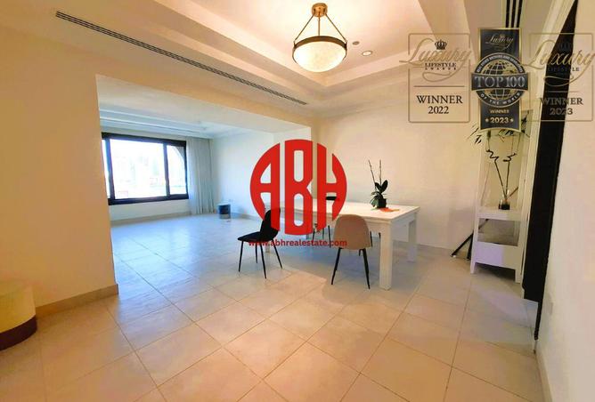 933993 - Property Image 2