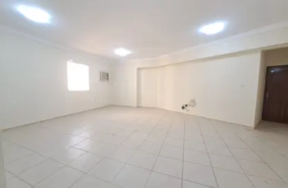 Apartment - 3 Bedrooms - 2 Bathrooms for rent in Muntazah 10 - Al Muntazah - Doha
