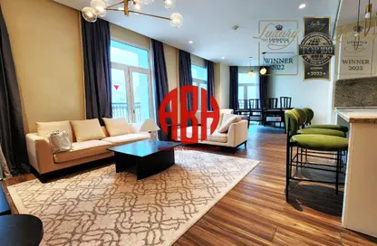 شقة - 2 غرف نوم - 3 حمامات للايجار في حدائق فلورستا - حدائق فلورستا - جزيرة اللؤلؤة - الدوحة